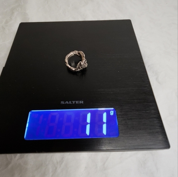 Large Silver Floral Statement Ring - Picture 7 of 10